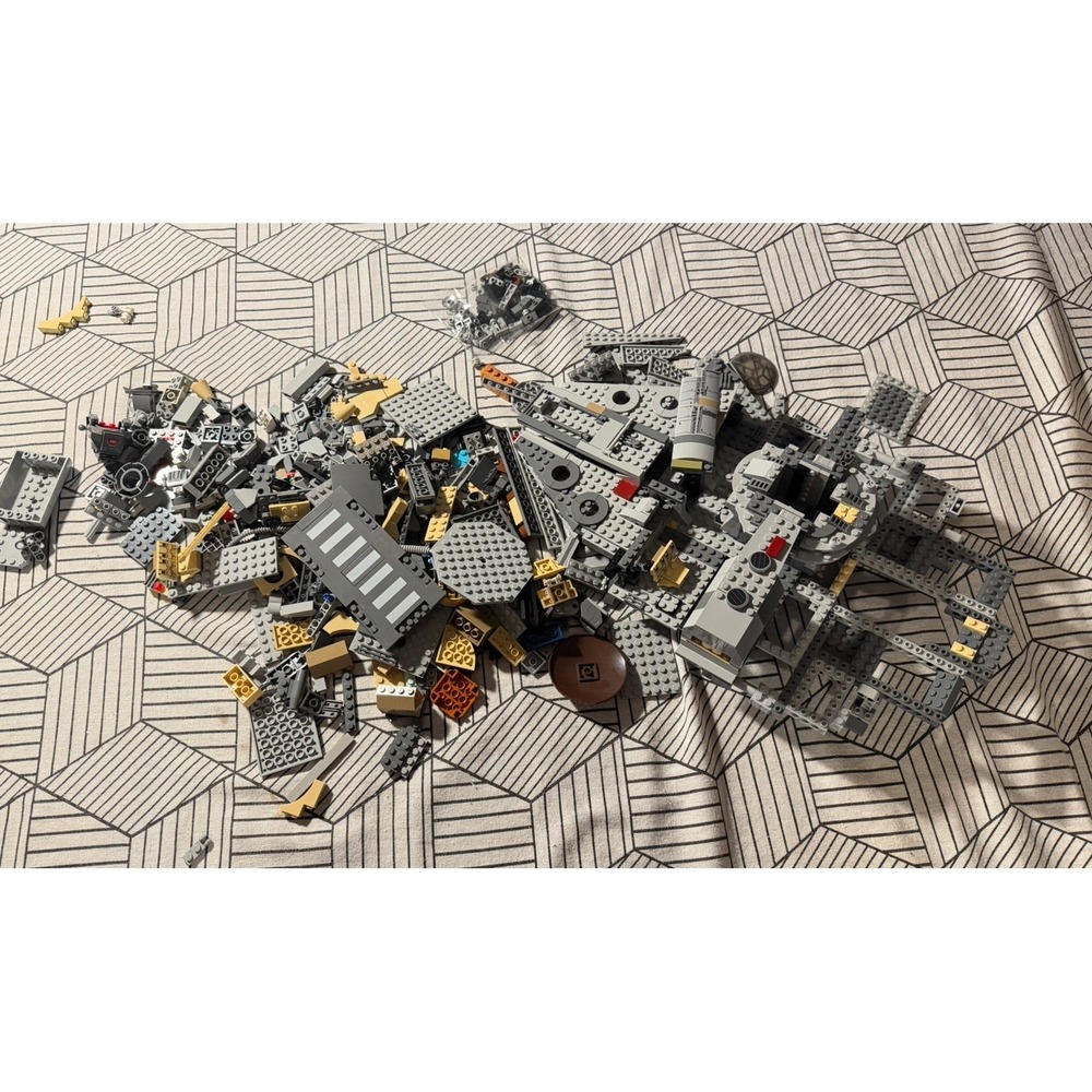 LEGO Star Wars Millennium Falcon Parts Lot 4+ Lbs
